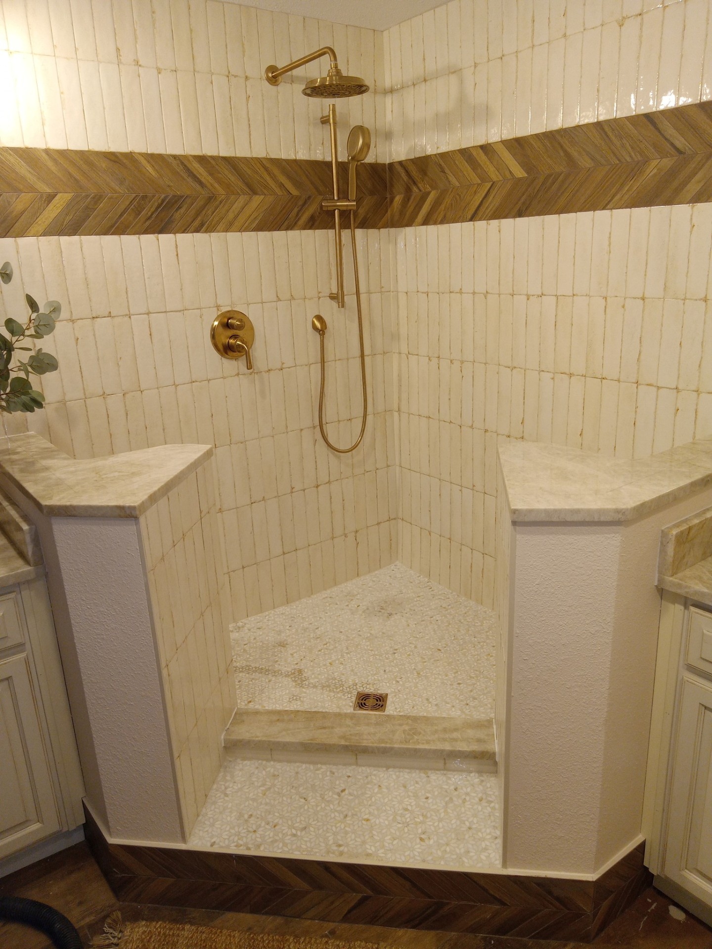 Brass & Quartzite Walk-In